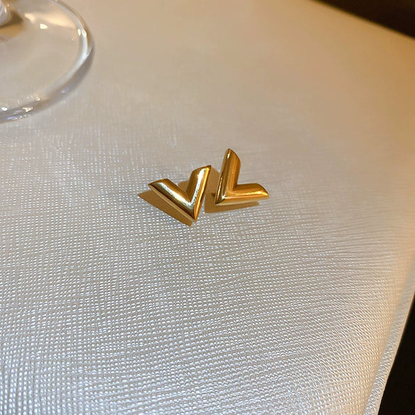 Wholesale Titanium Steel V Shaped Earrings And Necklace Suit With Electroplating Treatment Simple Metal Style Cross Crown Roman Numeral Pattern Jewelry