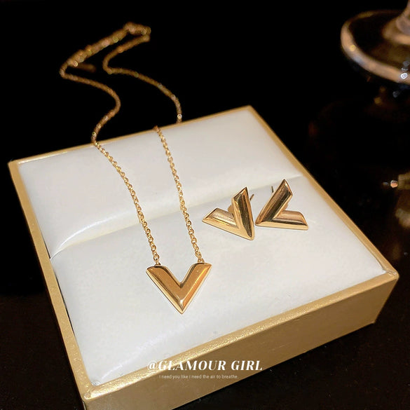 Wholesale Titanium Steel V Shaped Earrings And Necklace Suit With Electroplating Treatment Simple Metal Style Cross Crown Roman Numeral Pattern Jewelry