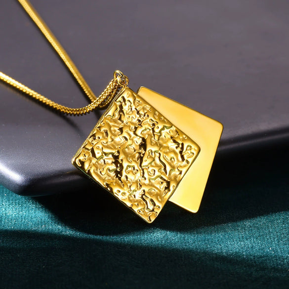 Wholesale Titanium Steel Vintage Geometric Sunshaped Pendant Necklace Electroplated 18K Gold