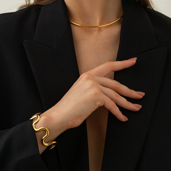 Wholesale Titanium Steel Waveshaped Women's Bracelet With 18K Gold Electroplated Stainless Steel Geometric Style