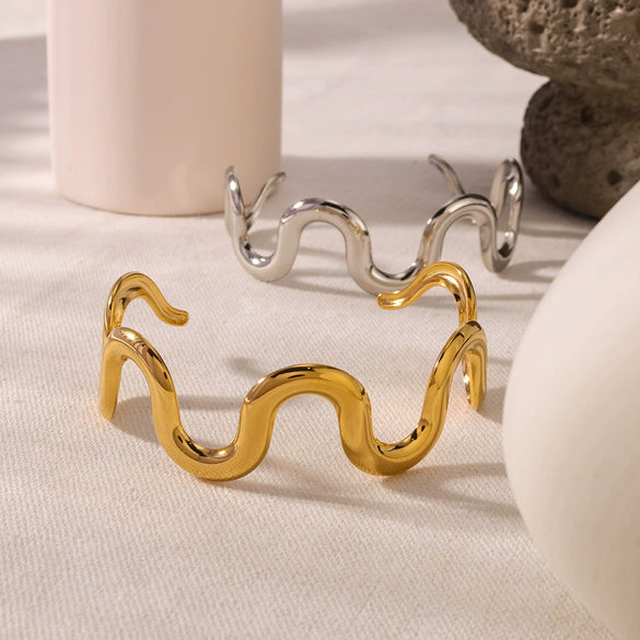 Wholesale Titanium Steel Wavy Geometric Bracelet With 18K Furnace Vacuum Plating