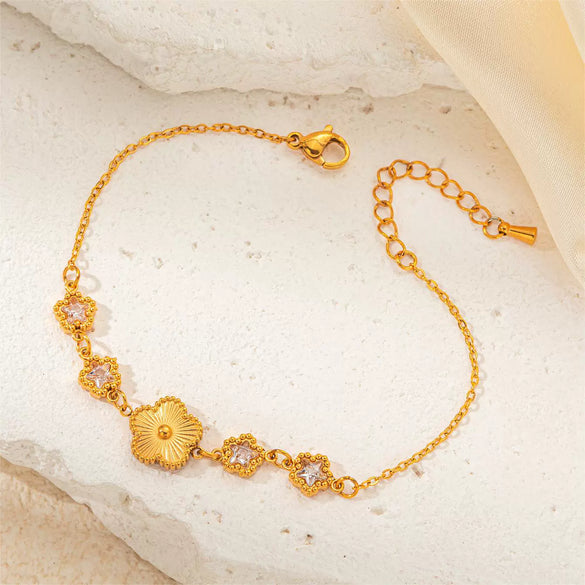 Wholesale Titanium Steel Women's Bracelet With Flower And Rhombus Patterns Electroplated In Golden Retro Elegant Style