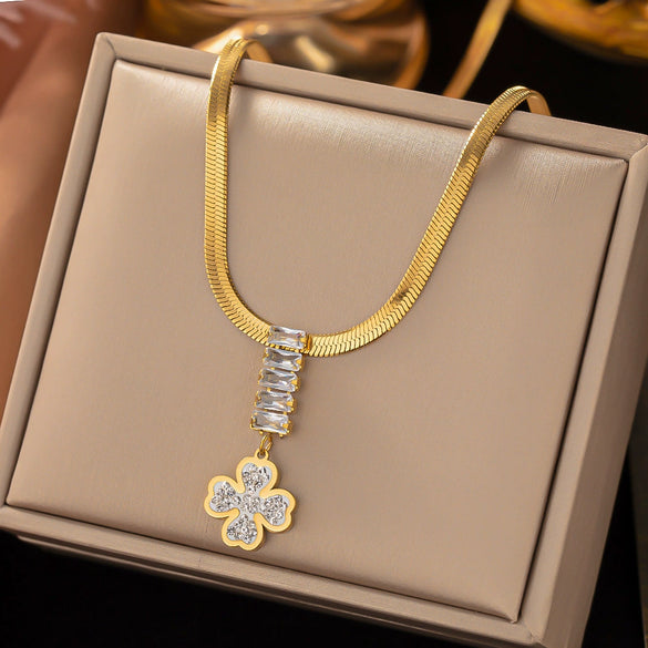 Wholesale Titanium Steel Women's Geometric Retro Necklace With Electroplating O Word Chain
