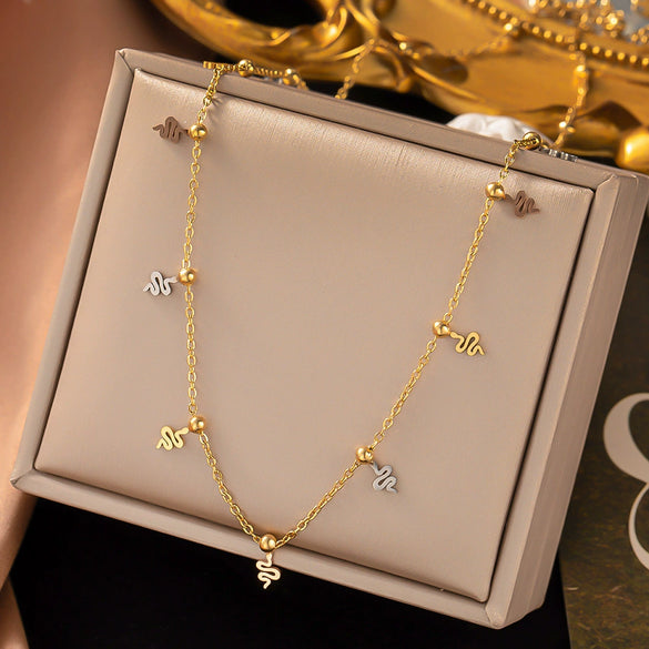 Wholesale Titanium Steel Women's Geometric Retro Necklace With Electroplating O Word Chain