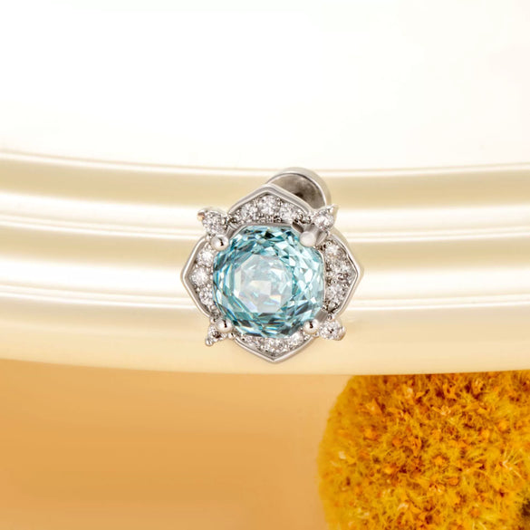 Wholesale Titanium Steel Women's Inlaid Zircon Flower Style Ear Nails