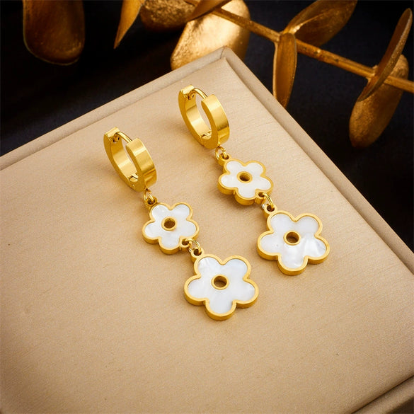 Wholesale Titanium Steel Women's Jewelry Earrings With Retro Plant Flowers Style And Electroplating Treatment