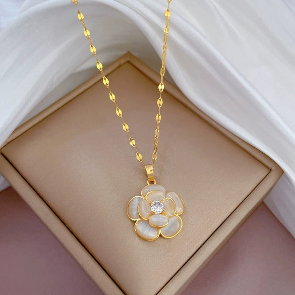 Wholesale Titanium Steel Women's Light Luxury Geometric Cat's Eye Flower Transparent Real Gold Necklace Accessories
