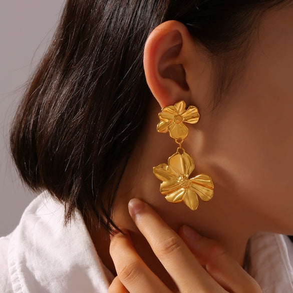 Wholesale 316L Stainless Steel Women's Retro Elegant Two Layer Texture Flower Geometric Earrings With Electroplating Design