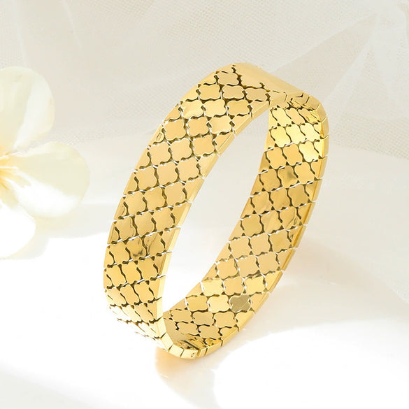 Wholesale Titanium Steel Wrist Bracelet Fourleaf Clover Pattern Electroplated Highend Jewelry