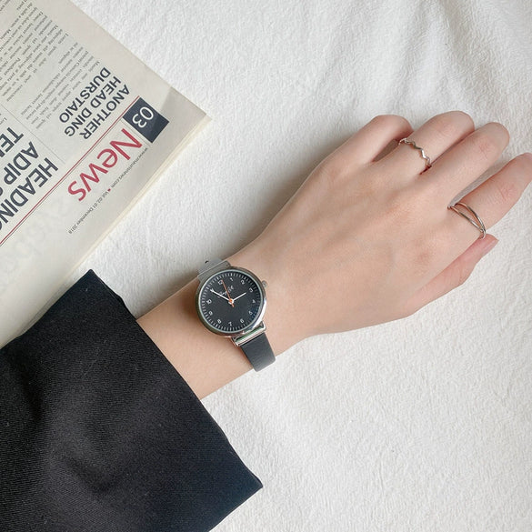 Wholesale Trendy Fashion Round Quartz Watches For Men And Women Alloy Case And Ordinary Glass Mirror Leisure Style