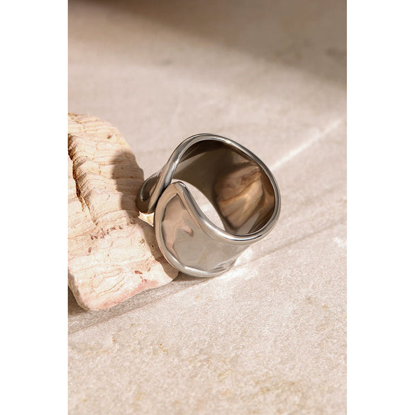 Wholesale Unique Niche Design Hammer Pattern Asymmetric Opening Stainless Steel Ring With 18K Gold Electroplating For Unisex