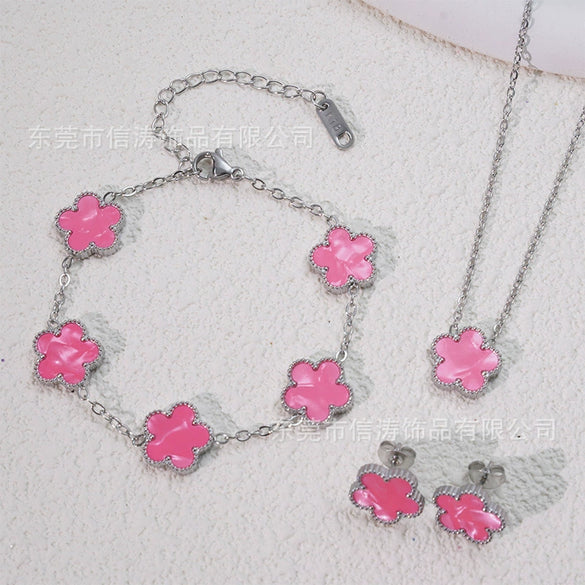 Wholesale Unisex And Women's Simple Plants And Flowers Doublesided Fiveleaf Flower Bracelet In Titanium Steel With Electroplating