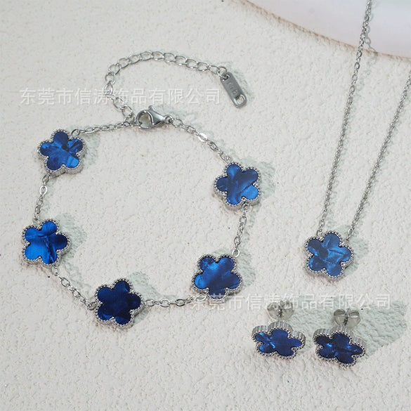Wholesale Unisex And Women's Simple Plants And Flowers Doublesided Fiveleaf Flower Bracelet In Titanium Steel With Electroplating