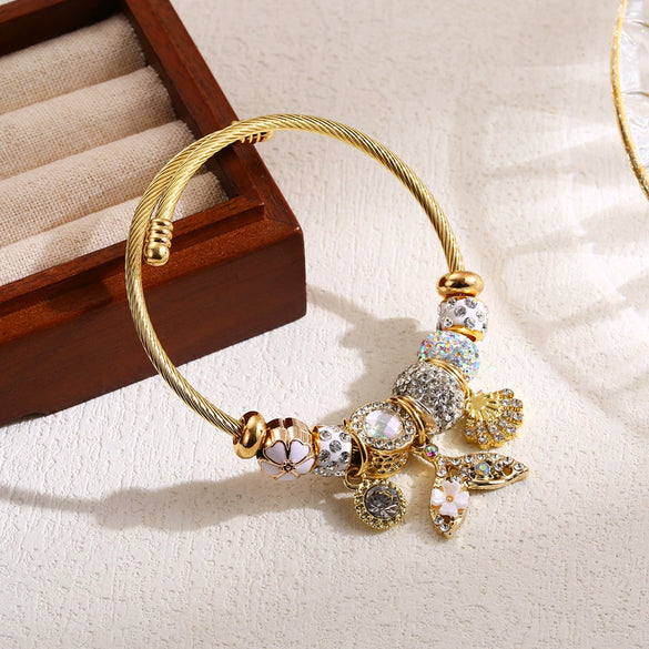 Wholesale Unisex Fashionable Geometric Diamond Inlaid Alloy Bracelet With Fishtail Pendant