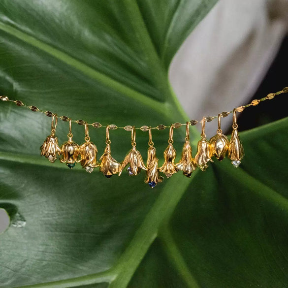 Wholesale Unisex Flower Pattern Copper Necklace With Rhinestone Pendant O Chain Gold Plated