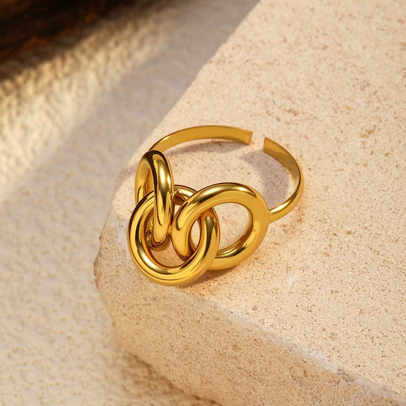Wholesale Unisex Flower Pattern Stainless Steel Electroplated Ring With Simple Geometric Design