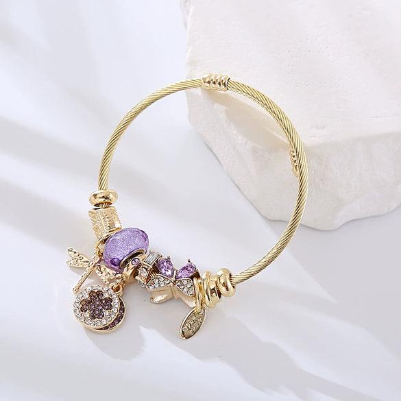 Wholesale Unisex Geometric Alloy Bracelet With Diamond Design And Exquisite Pendant