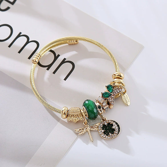 Wholesale Unisex Geometric Alloy Bracelet With Diamond Design And Exquisite Pendant