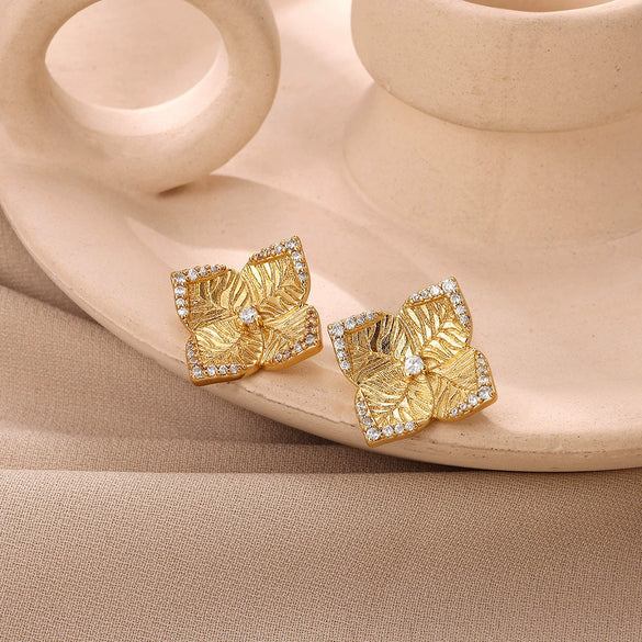 Wholesale Unisex Geometric Fourleaf Clover Goldplated Brass And Silver Diamond Necklace And Stainless Steel Earrings With Electroplating
