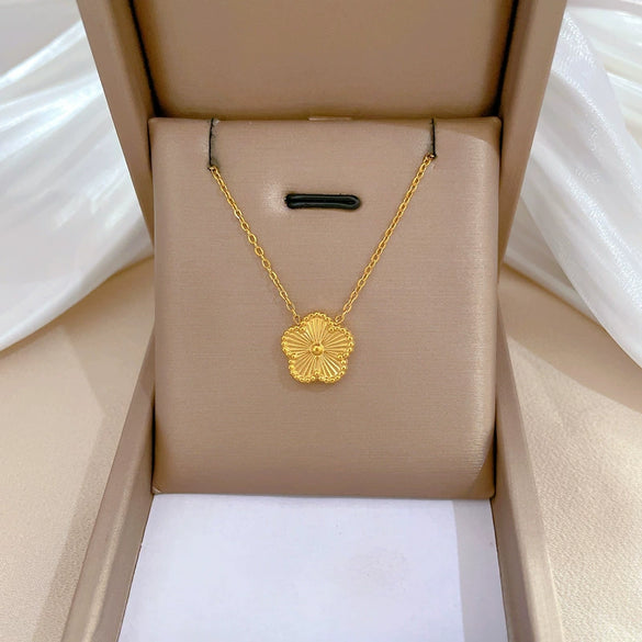 Wholesale Unisex Geometric Titanium Steel Electroplated Laser Five Leaf Flower Necklace