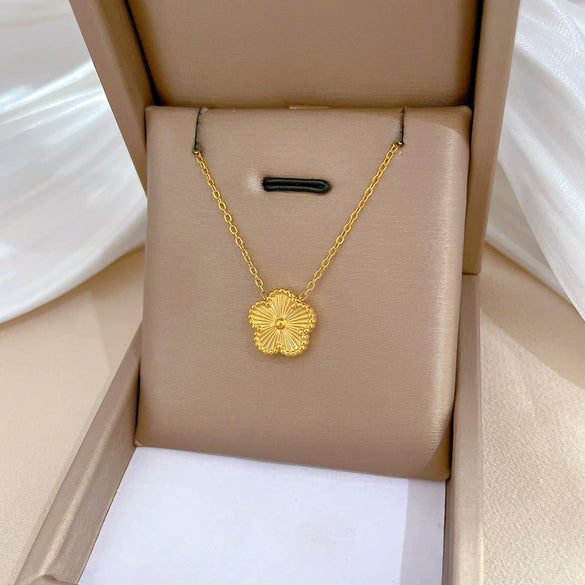 Wholesale Unisex Geometric Titanium Steel Electroplated Laser Five Leaf Flower Necklace