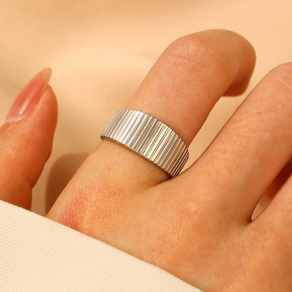 Wholesale Unisex Retro Court Style Geometric Pattern Stainless Steel Hollow Carved Electroplated Ring