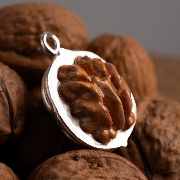 Wholesale Unisex Retro Light Luxury Fruit Walnut Pendant Clavicle Chain With O Word Chain In Stainless Steel Silver Gold Plated