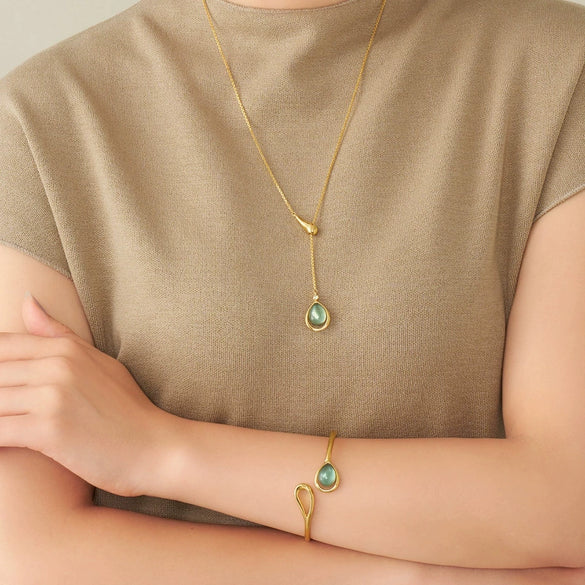 Wholesale Unisex Simple Heart Shape Copper Sapphire Blue Zircon Pendant Necklace With 18K Gold Color Retention Electroplating