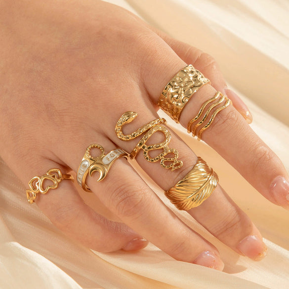 Wholesale Unisex Snake Love French Vintage Style Open Adjustable Ring In Titanium Steel With Heart Shape And Animal Pattern Electroplated