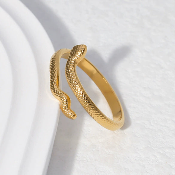 Wholesale Unisex Snakeshaped Titanium Steel Ring With Animal Pattern Electroplated