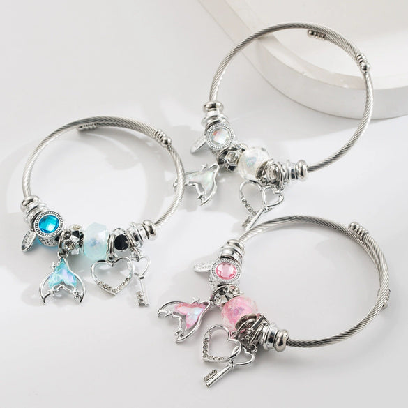 Wholesale Unisex Stainless Steel And Alloy Bracelet With Diamondencrusted Heart Pendant