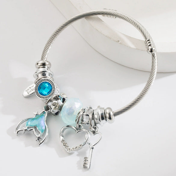 Wholesale Unisex Stainless Steel And Alloy Bracelet With Diamondencrusted Heart Pendant