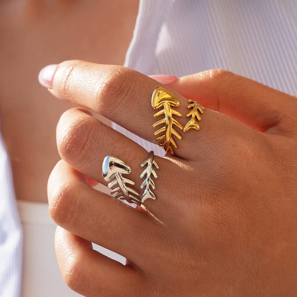 Wholesale Unisex Stainless Steel Animal Zodiac Pattern Fishbone Open Ring With Pvd Furnace Vacuum Real Gold Plating In Ins Style And Minimalist Design