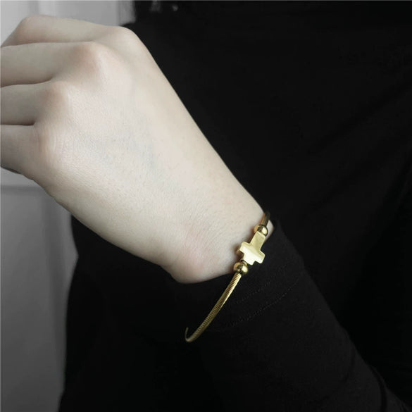 Wholesale Unisex Titanium Steel Geometric Cross Opening Adjustable Bracelet With Electroplating