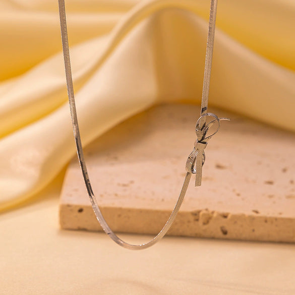 Wholesale Versatile Bow Tie Snake Bone Chain 18K Gold Plated Titanium Steel Necklace With Butterfly Dragonfly Insect Patterns For Women