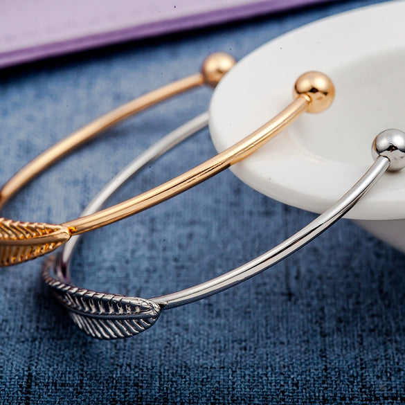 Wholesale Versatile Simple Open Leaf Bracelet In Alloy With Electroplating Treatment