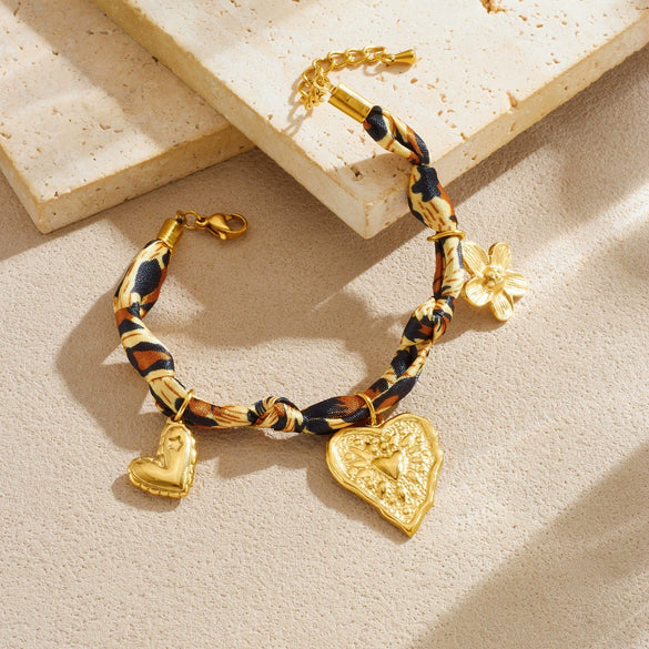Wholesale Vintage Printed Stainless Steel Goldplated Irregular Heartshaped Flower Pendant Bracelet For Women