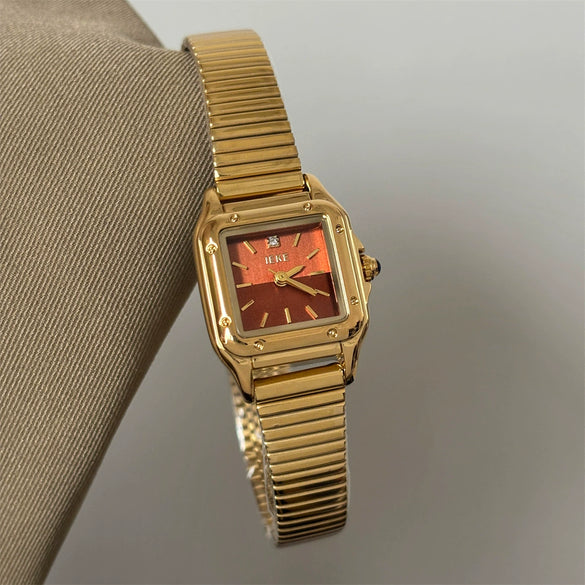 Wholesale Vintage Style Golden Quartz Watch For Women With Alloy Case And Stainless Steel Strap