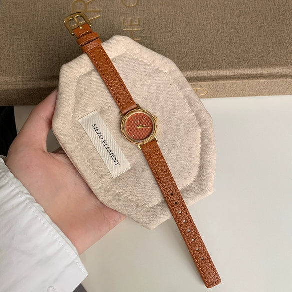 Wholesale Vintage Style Women's Quartz Watch With Super Fiber Strap And Alloy Case