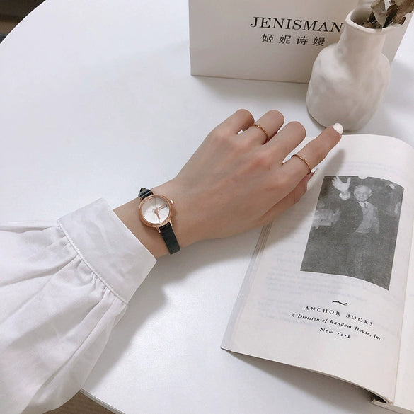 Wholesale Watch Alloy Artificial Leather Round Retro Artistic Temperament Women's