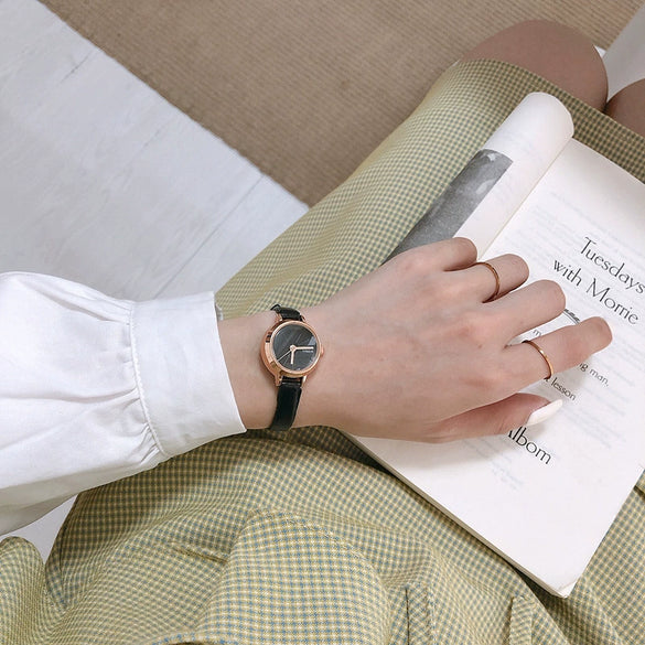 Wholesale Watch Alloy Artificial Leather Round Retro Artistic Temperament Women's
