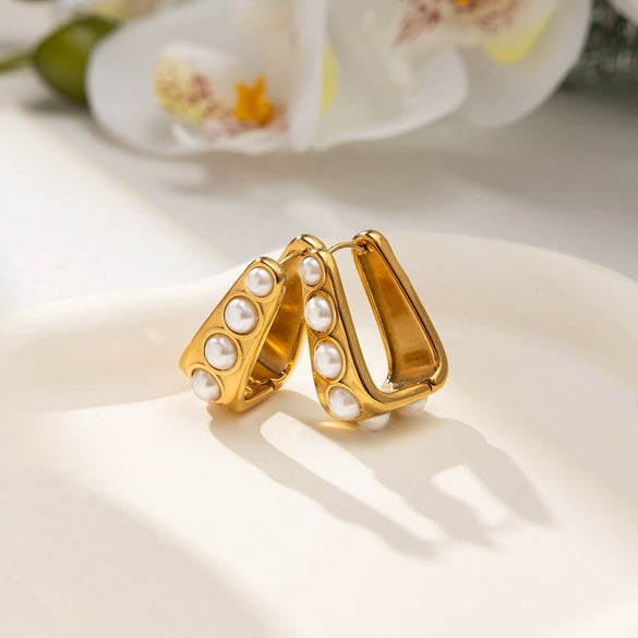 Wholesale Women Elegant Highend Electroplated Stainless Steel Ushaped Imitation Pearl Earrings