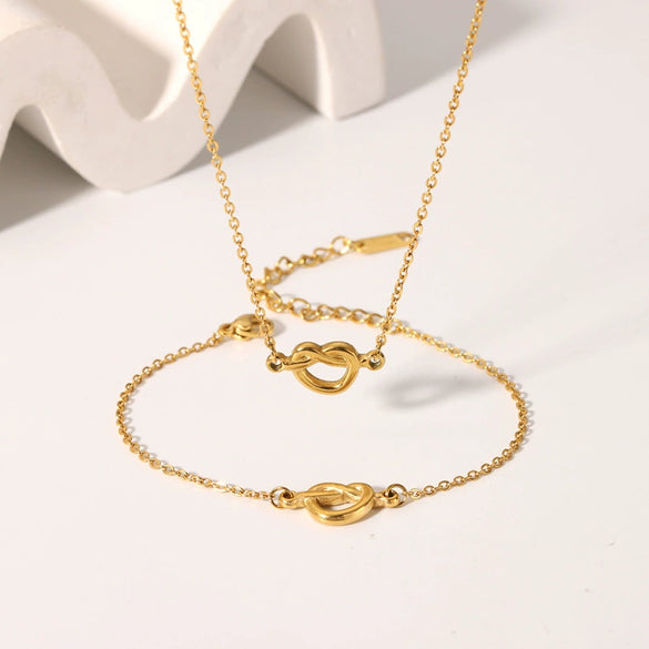 Wholesale Women Simple Heart Pattern Titanium Steel And Stainless Steel Necklace With Gold Plated O Chain And Knot Design Vacuum Real Gold Electroplating In Pvd Furnace