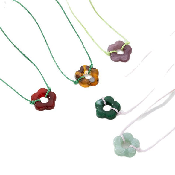 Wholesale Women's Acrylic Alloy Electroplated Five Leaf Clover And Flower Pendant Necklace In Sweet And Cool Style