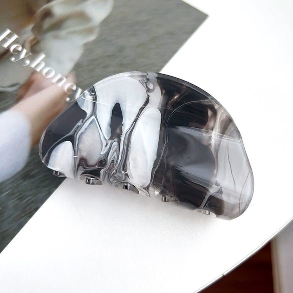 Wholesale Women's Acrylic Handmade Semiround Hair Grab Clip With Simple Stripe Design