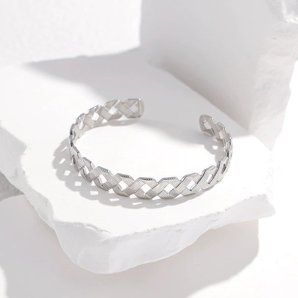 Wholesale Women's Adjustable Geometric Hollow C Shaped Titanium Steel And Stainless Steel Open Bracelet With Electroplating