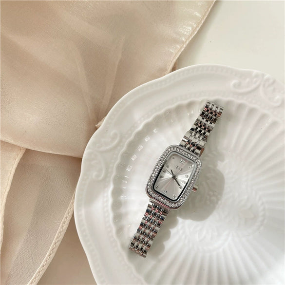 Wholesale Women's Alloy Case Quartz Watch With Rhinestone Oval Dial And Refined Steel Belt Business Style