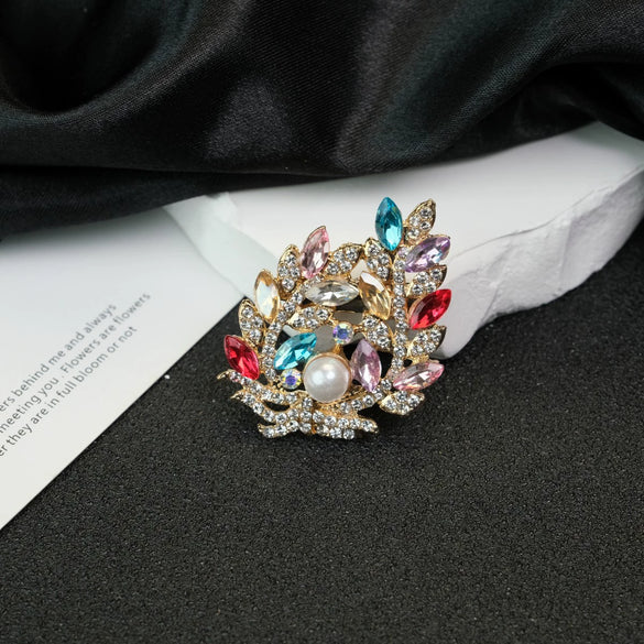 Wholesale Women's Alloy Diamond Crystal Pearl Flower Shaped Brooch With Electroplating
