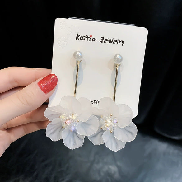 Wholesale Women's Alloy Electroplated Flower Pattern Light Luxury High Sense French Tassel Earrings