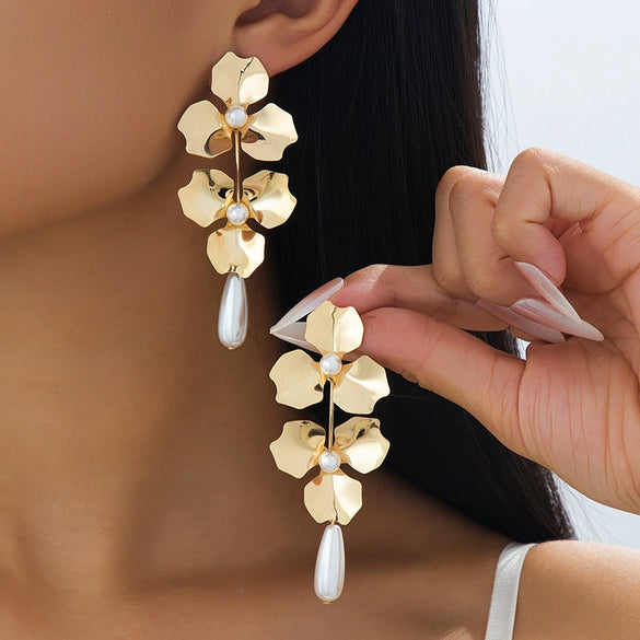 Wholesale Women's Alloy Electroplated Geometric And Flower Pattern Earrings Fashionable Exquisite Ear Accessories